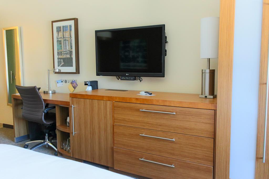 Hyatt Place Chicago-South/University Medical Center Room photo