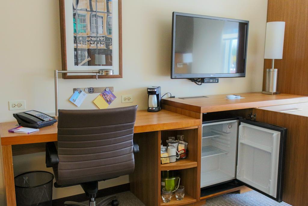 Hyatt Place Chicago-South/University Medical Center Room photo