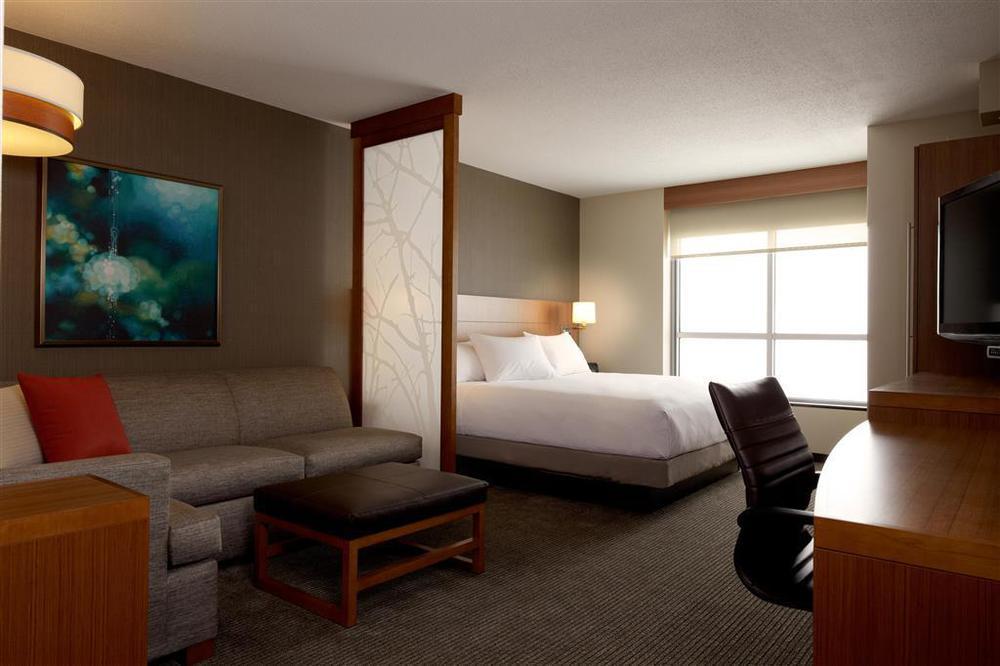 Hyatt Place Chicago-South/University Medical Center Room photo